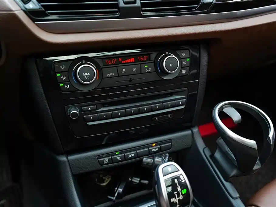 BMW X1 2015 Model sDrive18i Leading Advanced Edition фото 9