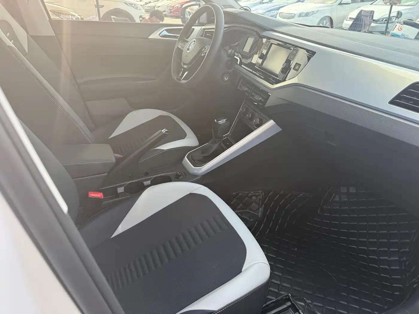 Volkswagen Polo 2021 Plus 1.5L Automatic Panorama Enjoyment Edition фото 6