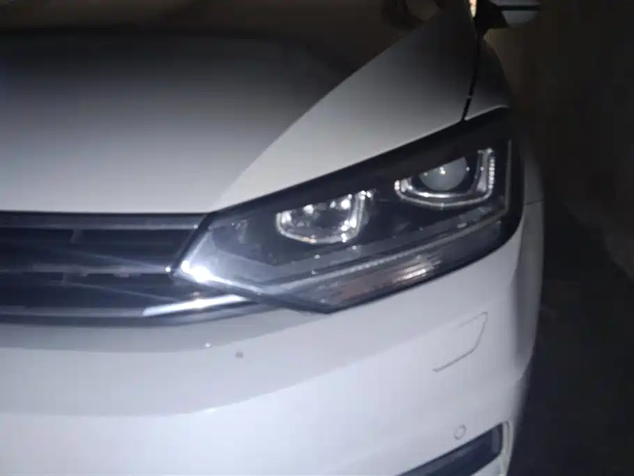 Volkswagen Touran 2018 Touran L 280TSI DSG Luxury 7-seater фото 5