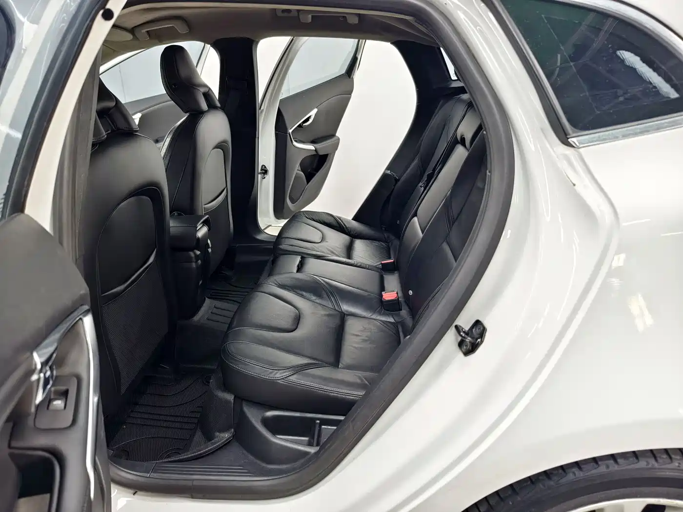 Volvo V40 2013 2.0T Elegance Edition фото 13