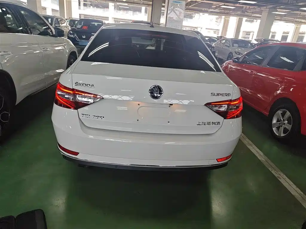 Škoda Superb 2016 TSI280 DSG Pioneer Edition фото 6