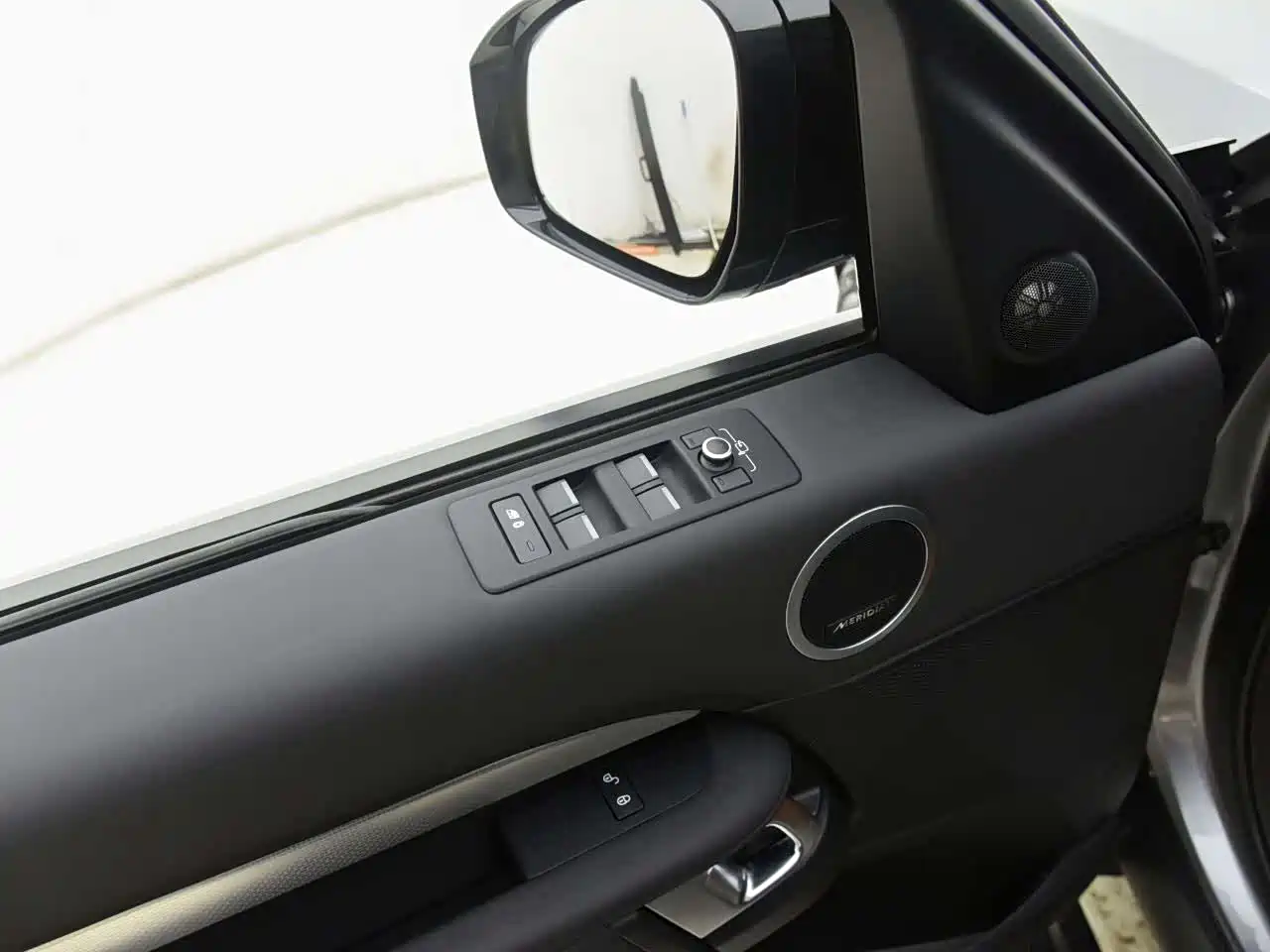 Land Rover Discovery 2020 3.0 SC V6 30th Anniversary Special Edition фото 9