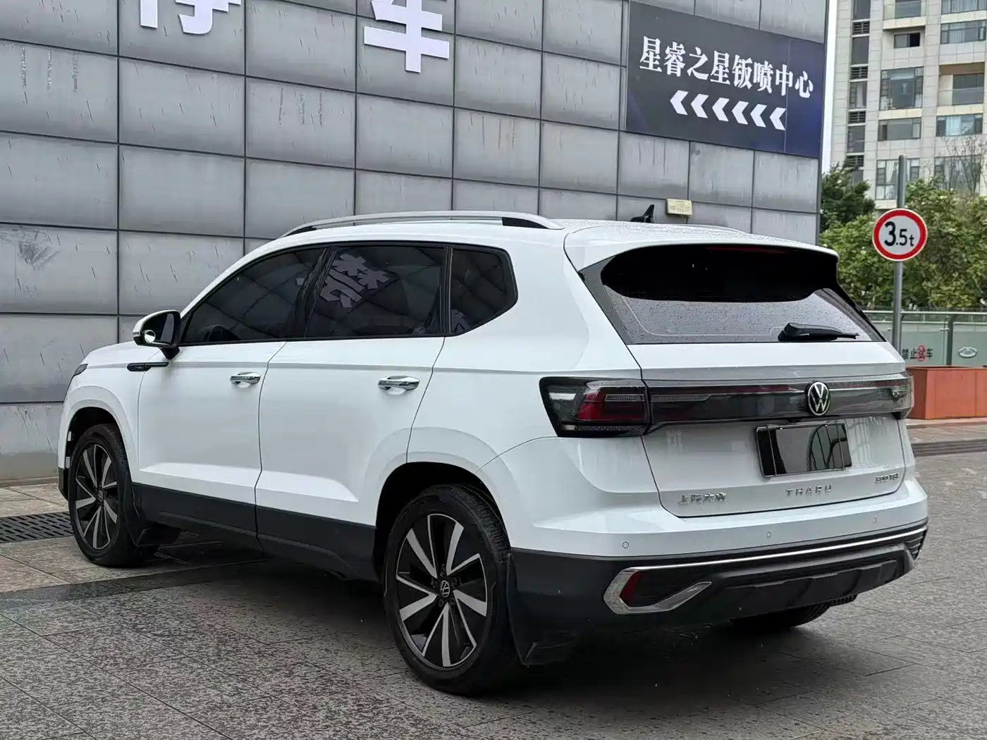 Volkswagen Tharu 2024 300TSI 2WD Bright Moon Edition фото 7