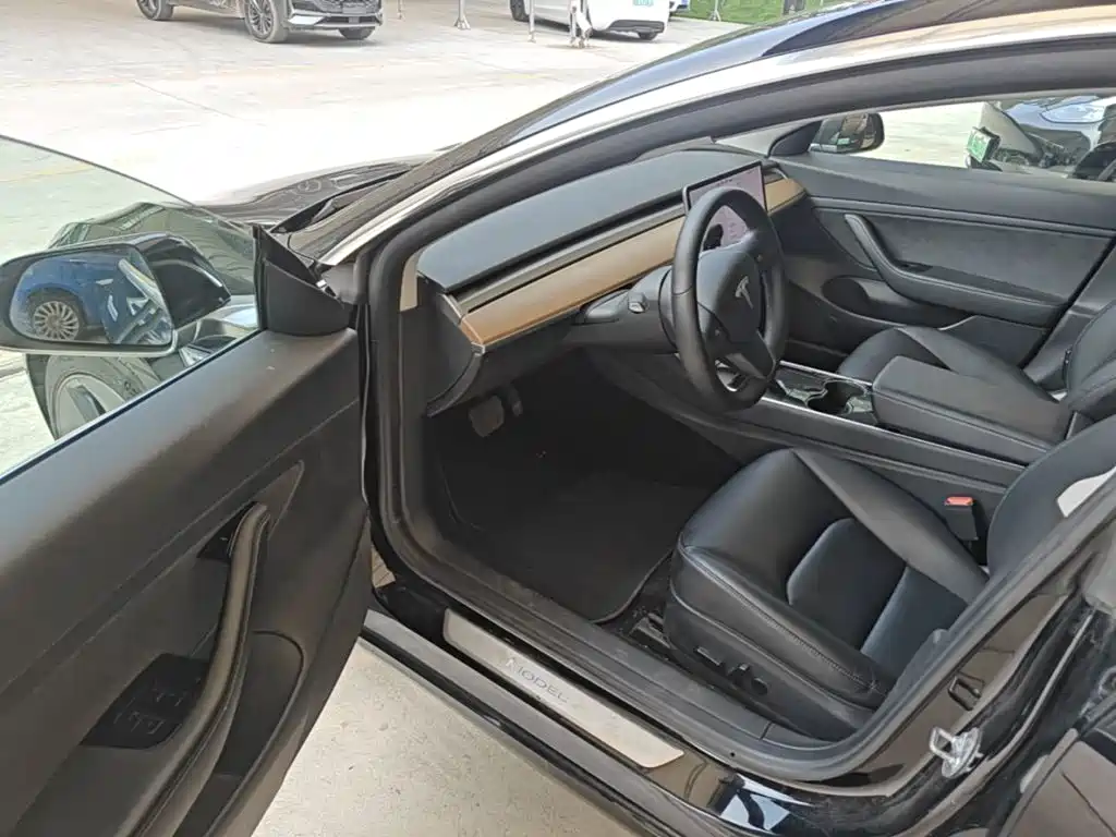 Фото 16 - Tesla Model 3