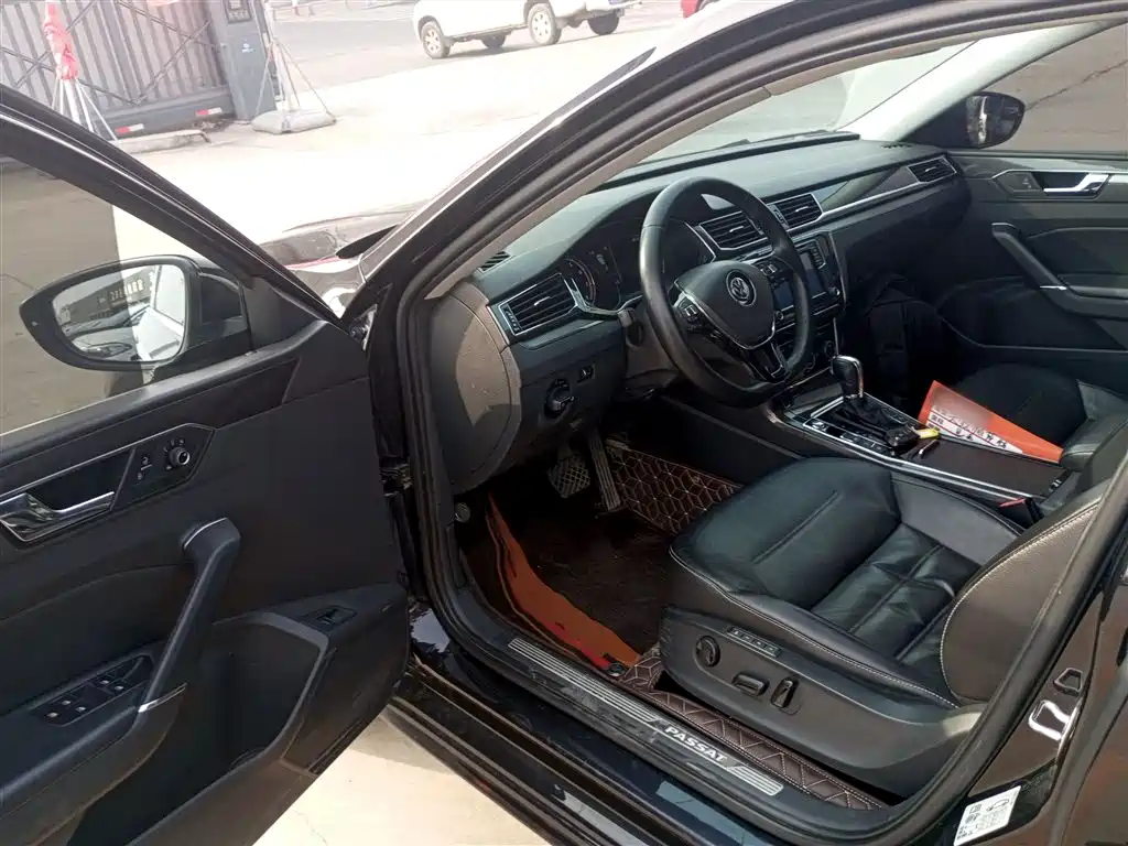 Volkswagen Passat 2017 330TSI DSG Luxury фото 16