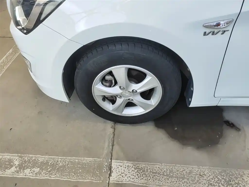 Hyundai Reina 2014 Model 1.4L Automatic GLX фото 23