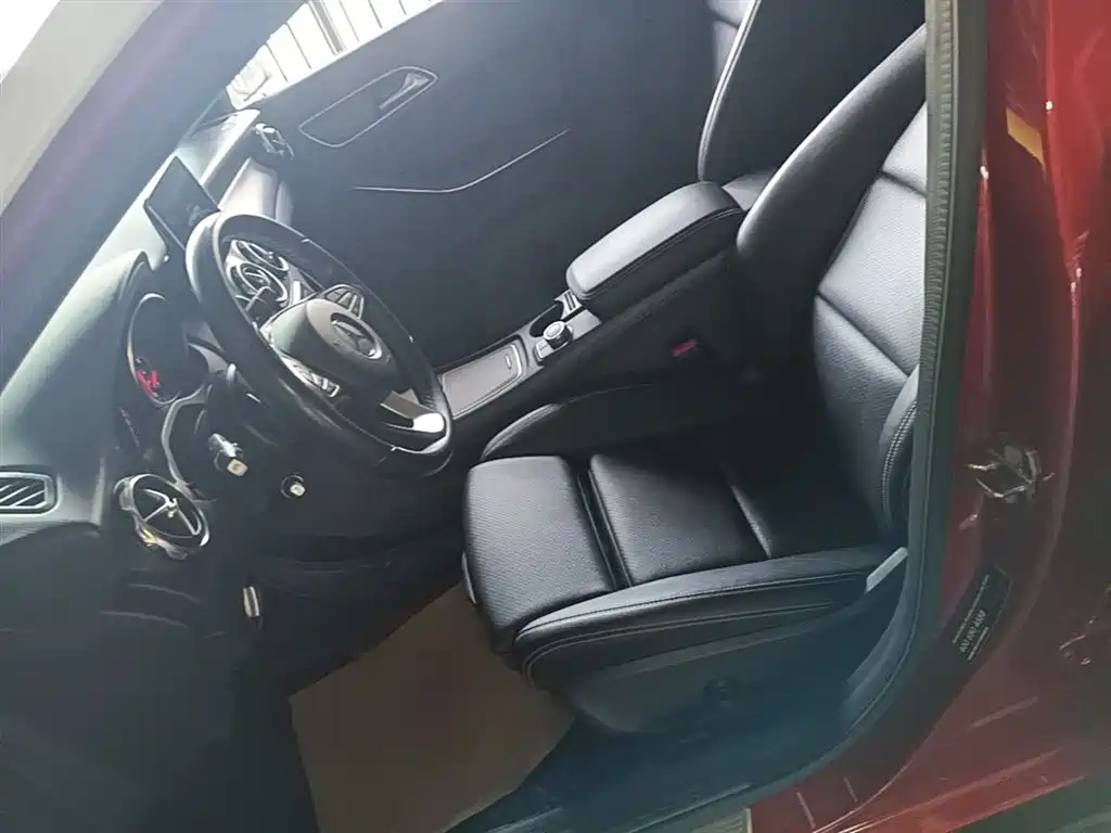 Mercedes-Benz GLA 2018 GLA 200 Dynamic фото 15