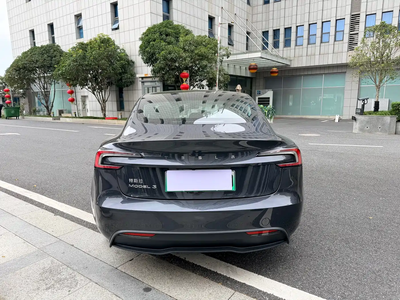 TESLA MODEL 3