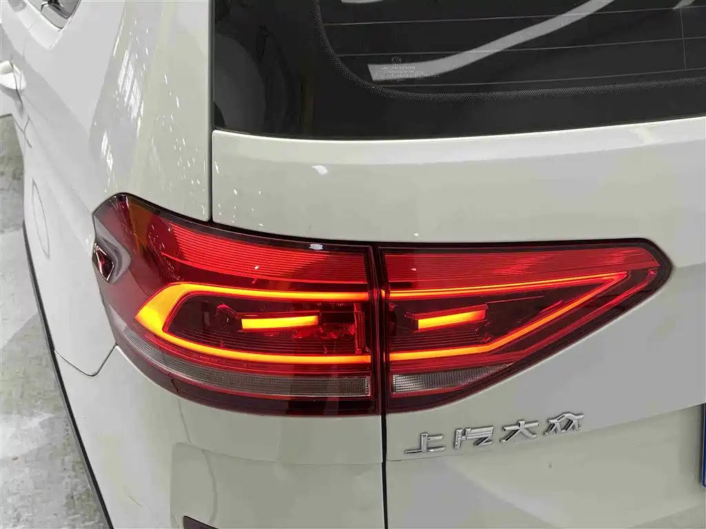 Volkswagen Touran 2021 Touran L 280TSI DSG Cross Edition 6-seater фото 7