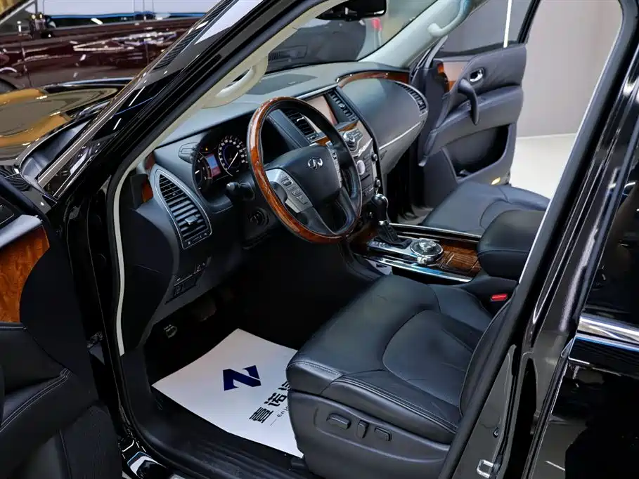 Infiniti QX80 2016 5.6L 4WD фото 15