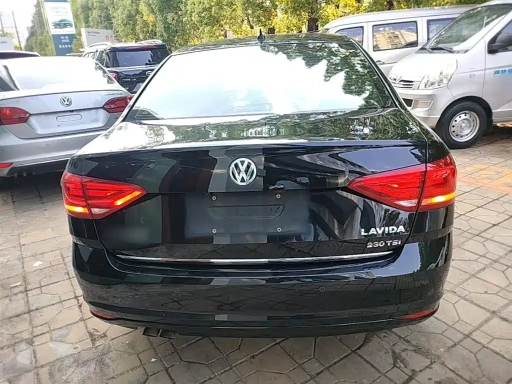 Volkswagen Lavida 2017 230TSI DSG Comfort Edition фото 6