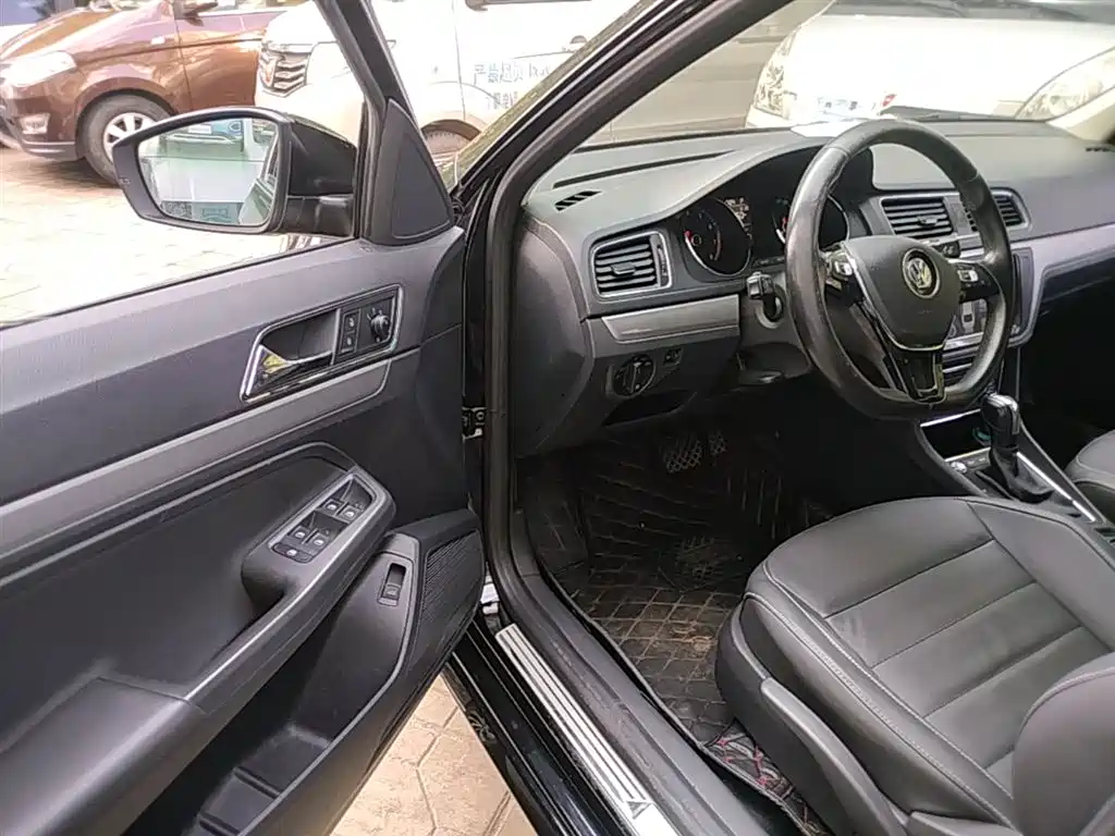 Volkswagen Lavida 2017 230TSI DSG Comfort Edition фото 16
