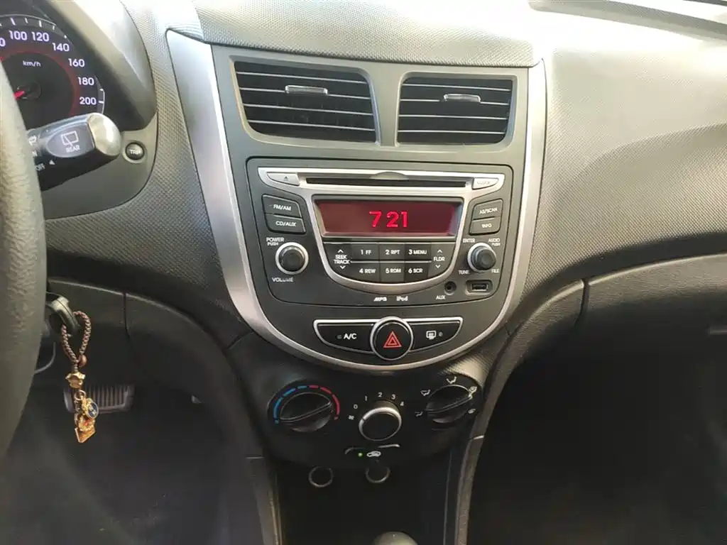Hyundai Reina 2014 Model 1.4L Automatic GLX фото 13