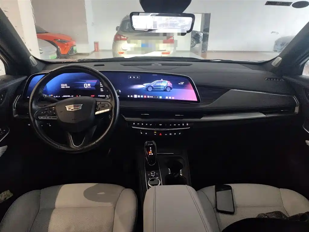 CADILLAC XT4