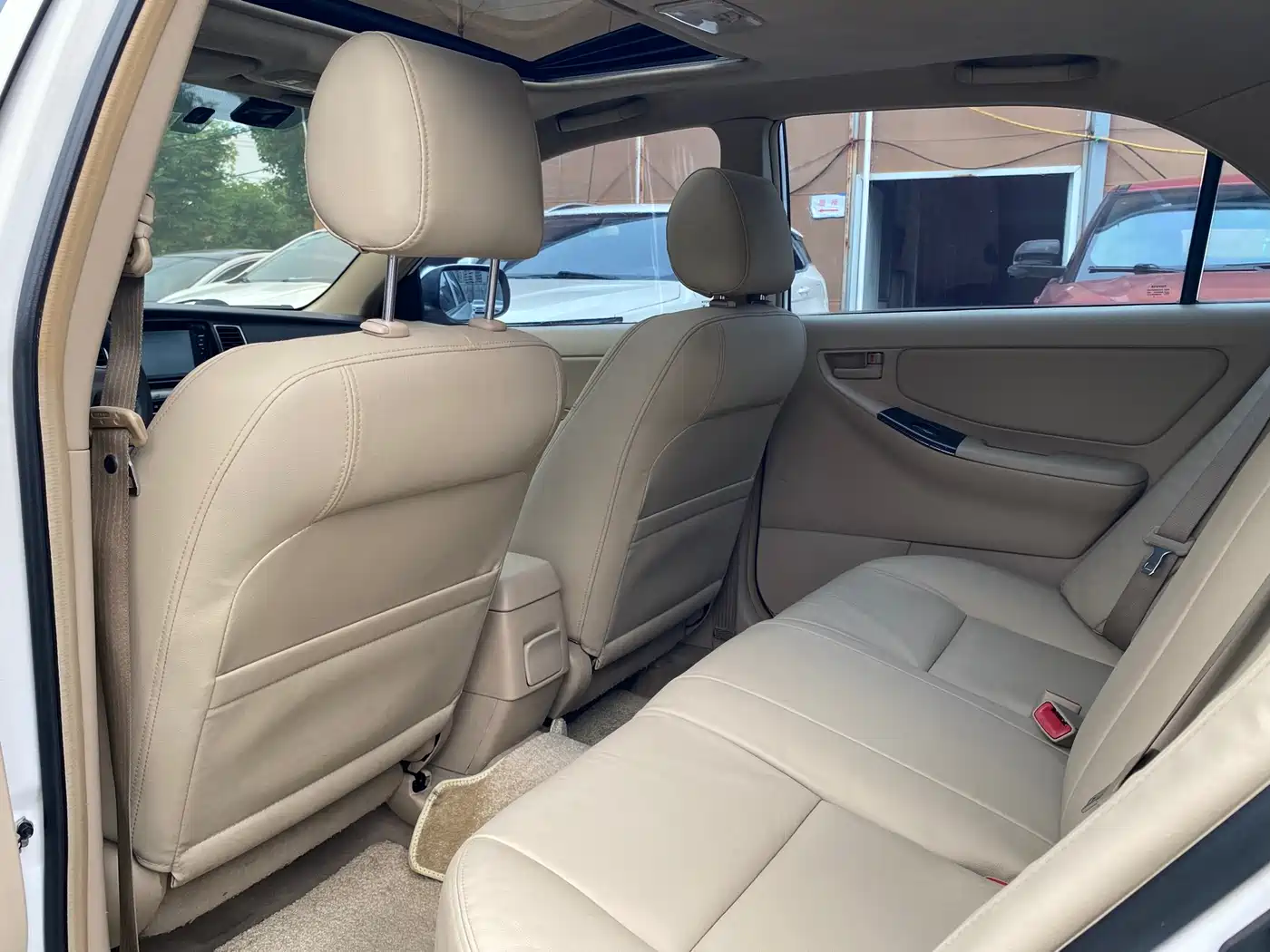 Toyota Corolla 2013 1.6L Automatic Luxury фото 9