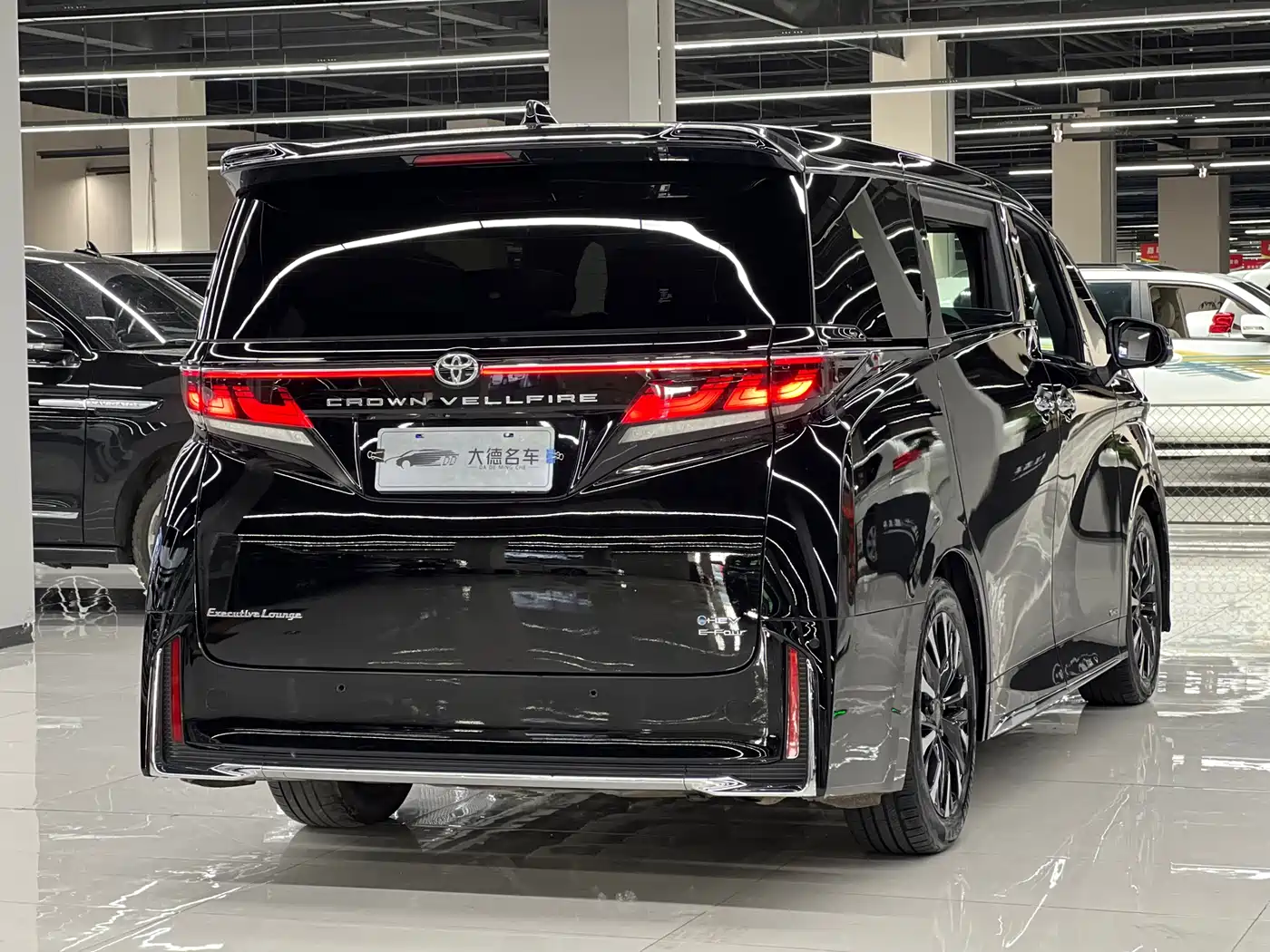 Toyota Vellfire 2024 Crown Hybrid 2.5L Executive Premium Edition фото 4