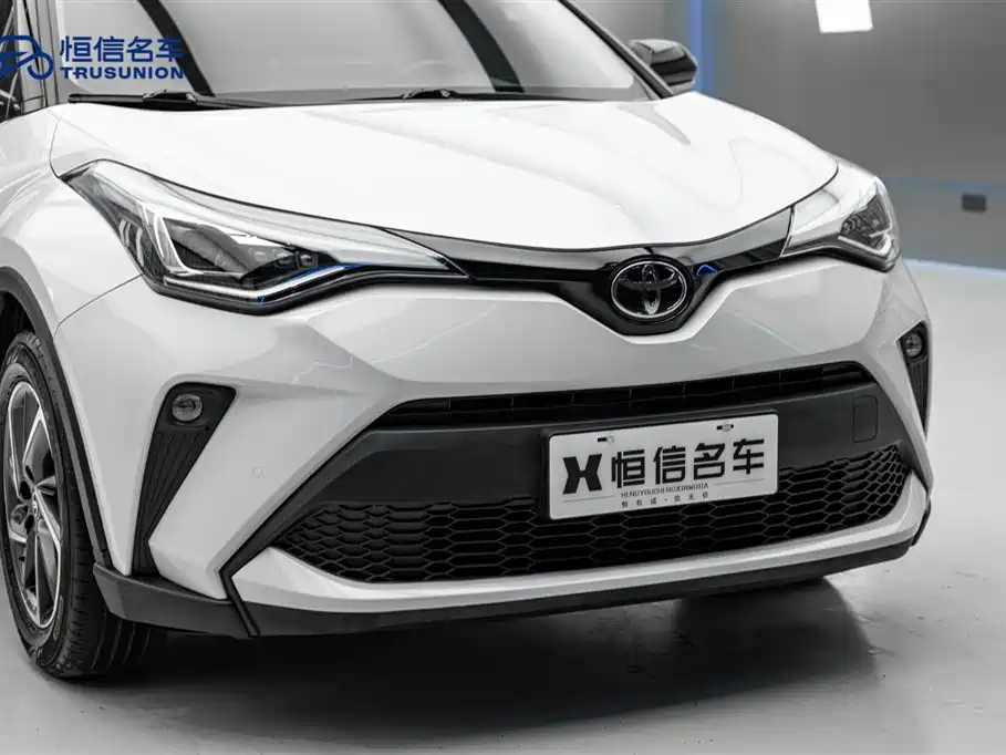 Toyota C-HR 2021 2.0L Luxury Edition фото 9