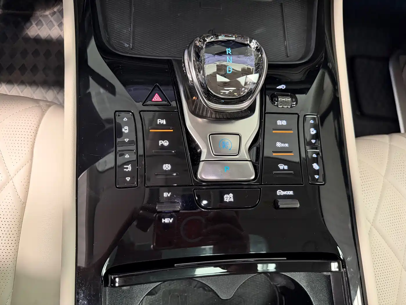 Denza D9 2024 DM-i 980 AWD Flagship фото 23