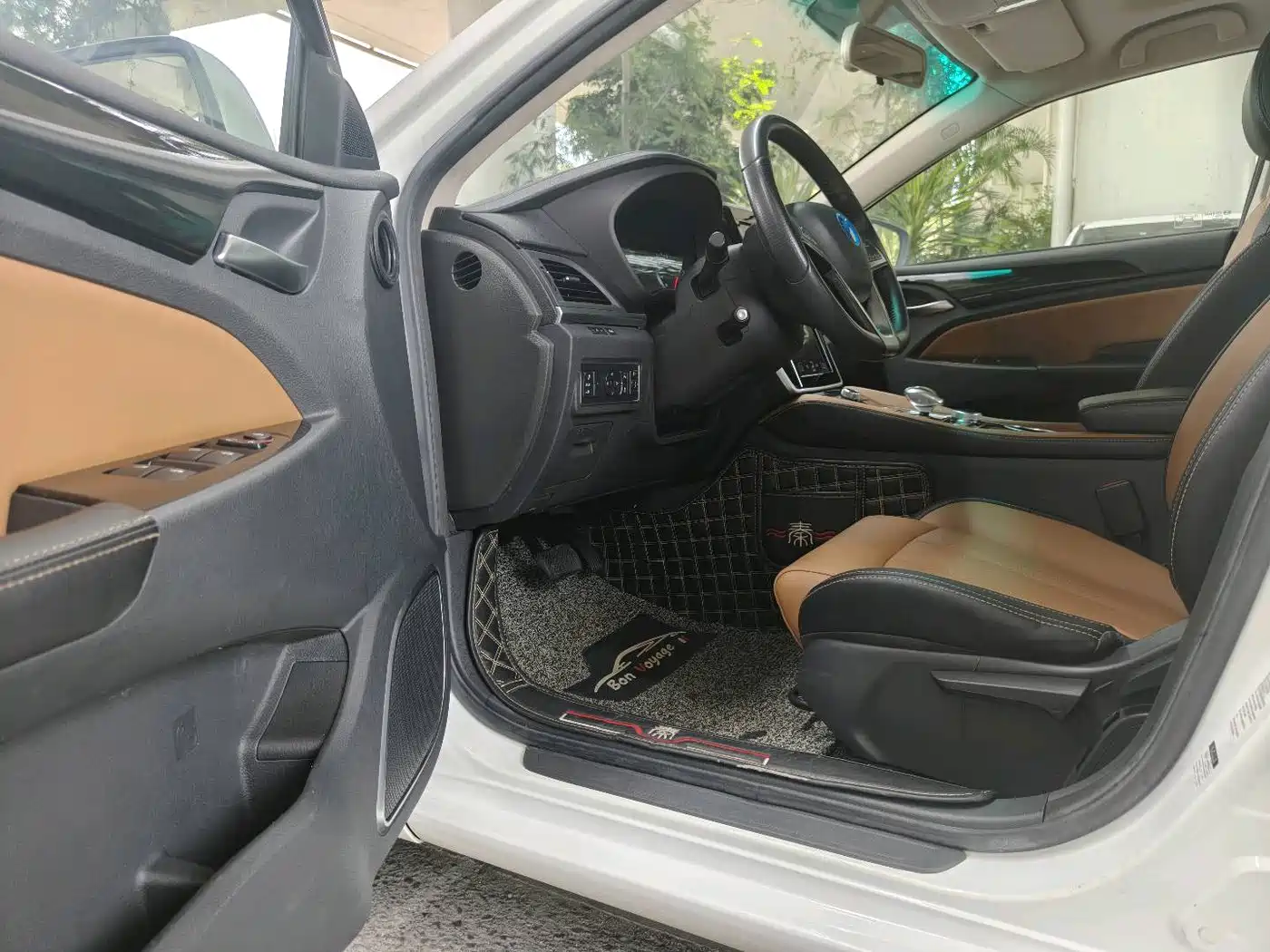 BYD Qin New Energy 2018 1.5T Smart Premium фото 13