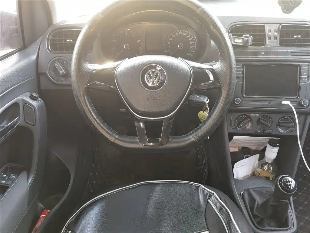 Volkswagen Polo 2016 1.4L Manual Trend фото 6