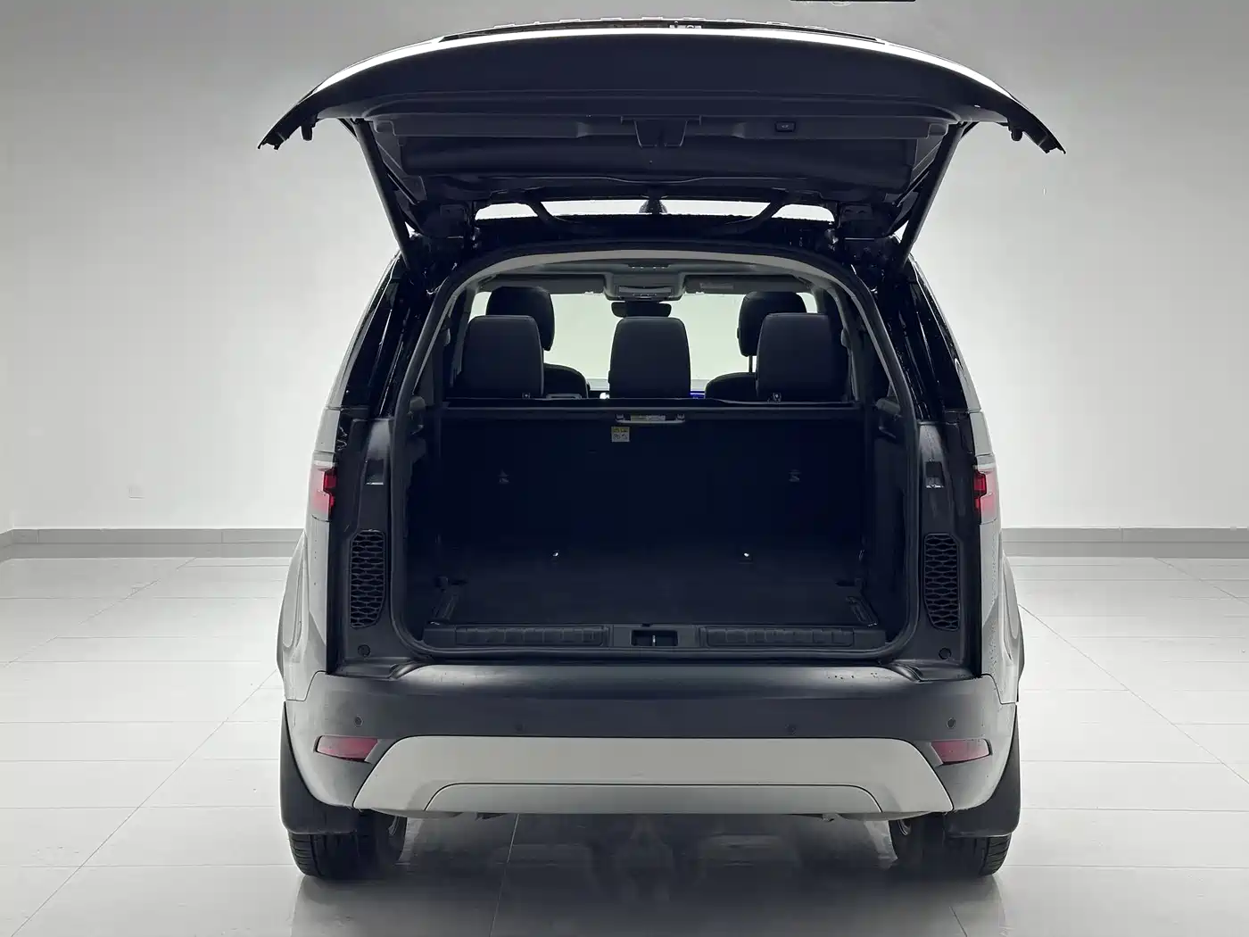 Land Rover Discovery 2023 300PS S фото 17