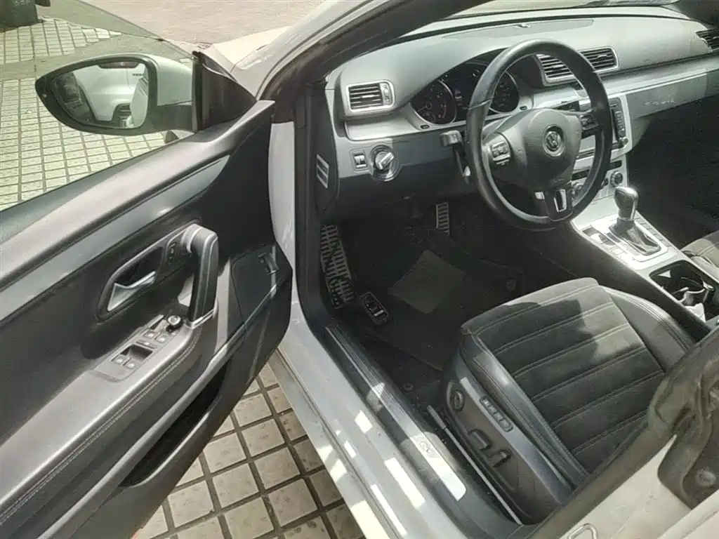 Volkswagen FAW-Volkswagen CC 2016 Model 1.8TSI Luxury фото 16
