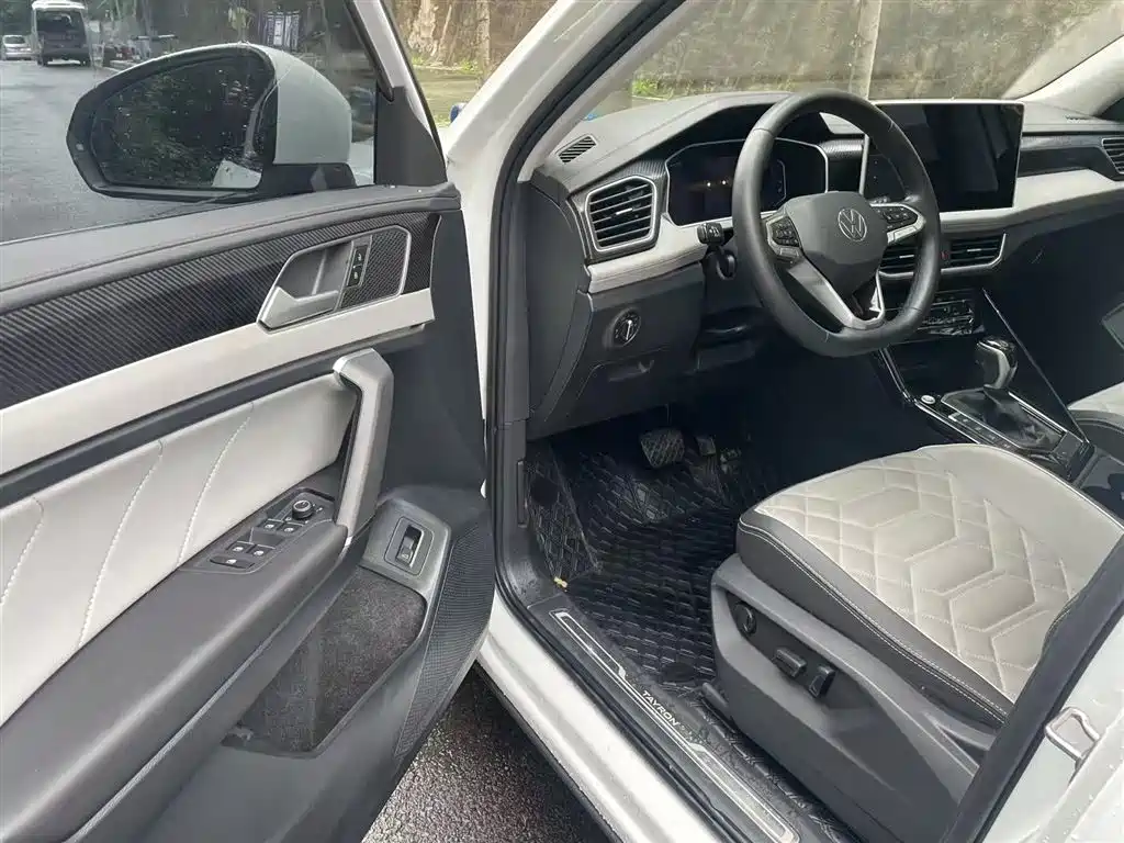 Volkswagen Tayron 2024 330TSI 2WD Luxury Plus Advanced фото 12