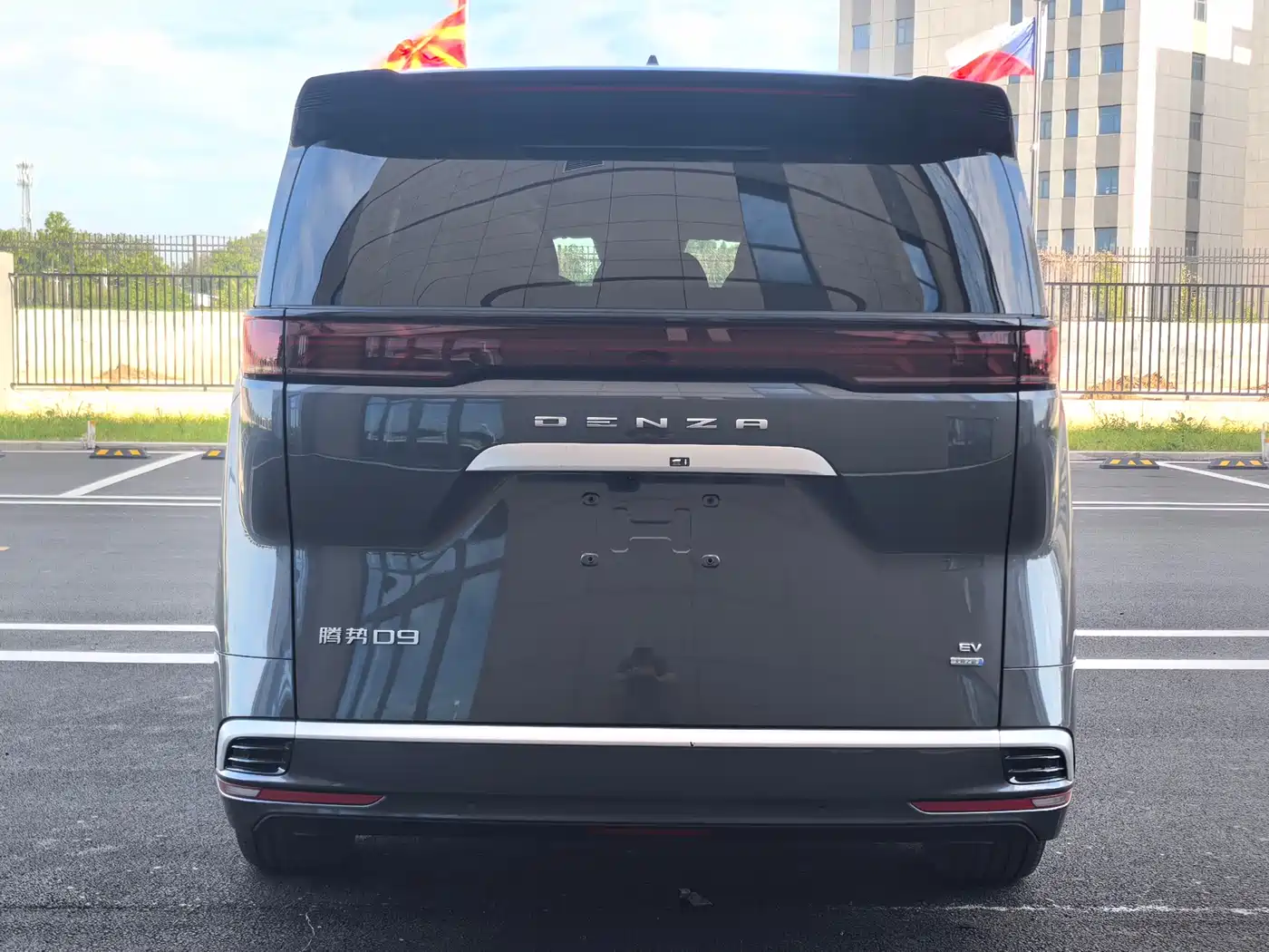 Denza D9 2025 EV Smart Drive Edition 620 Luxury фото 8