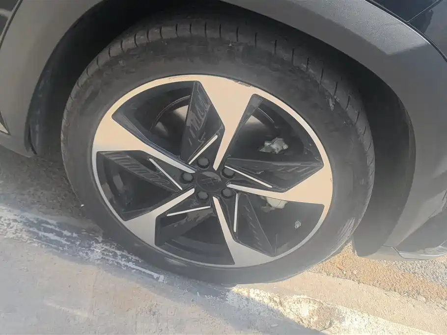 Geely Galaxy Galaxy L7 2024 1.5T 115km Starship Soaring Dragon Edition фото 6