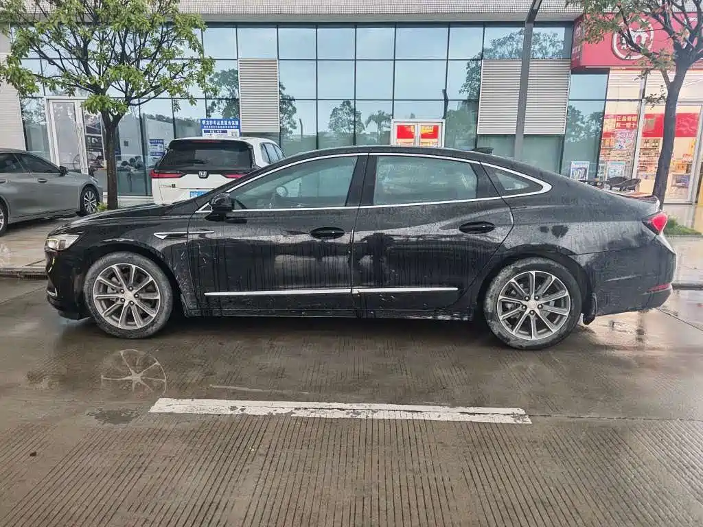 Photo 3 - Buick LaCrosse