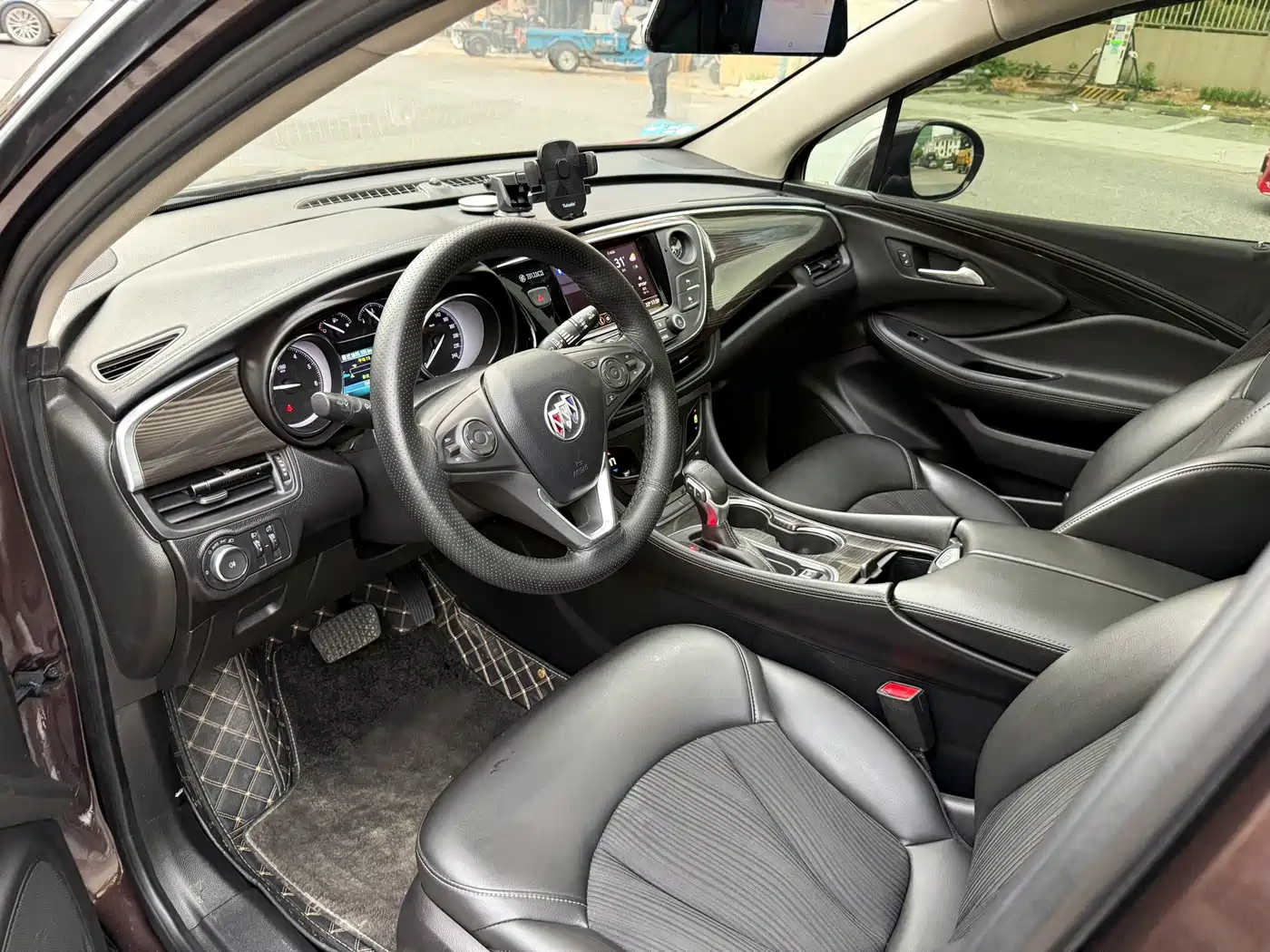 Photo 4 - Buick Envision Plus