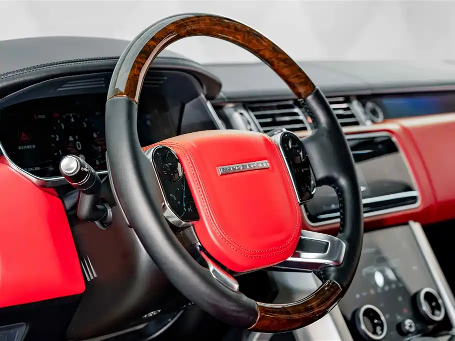 Land Rover Range Rover 2021 3.0 L6 Heritage Extended Classic Edition фото 9