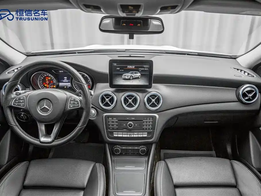 Mercedes-Benz GLA 2018 GLA 200 Dynamic фото 13