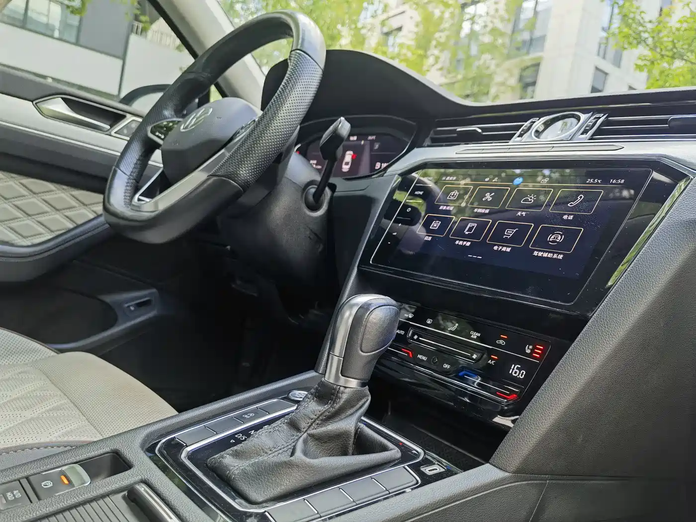 Volkswagen Magotan 2023 Model 2 Million Commemorative Edition 330TSI DSG Luxury фото 13