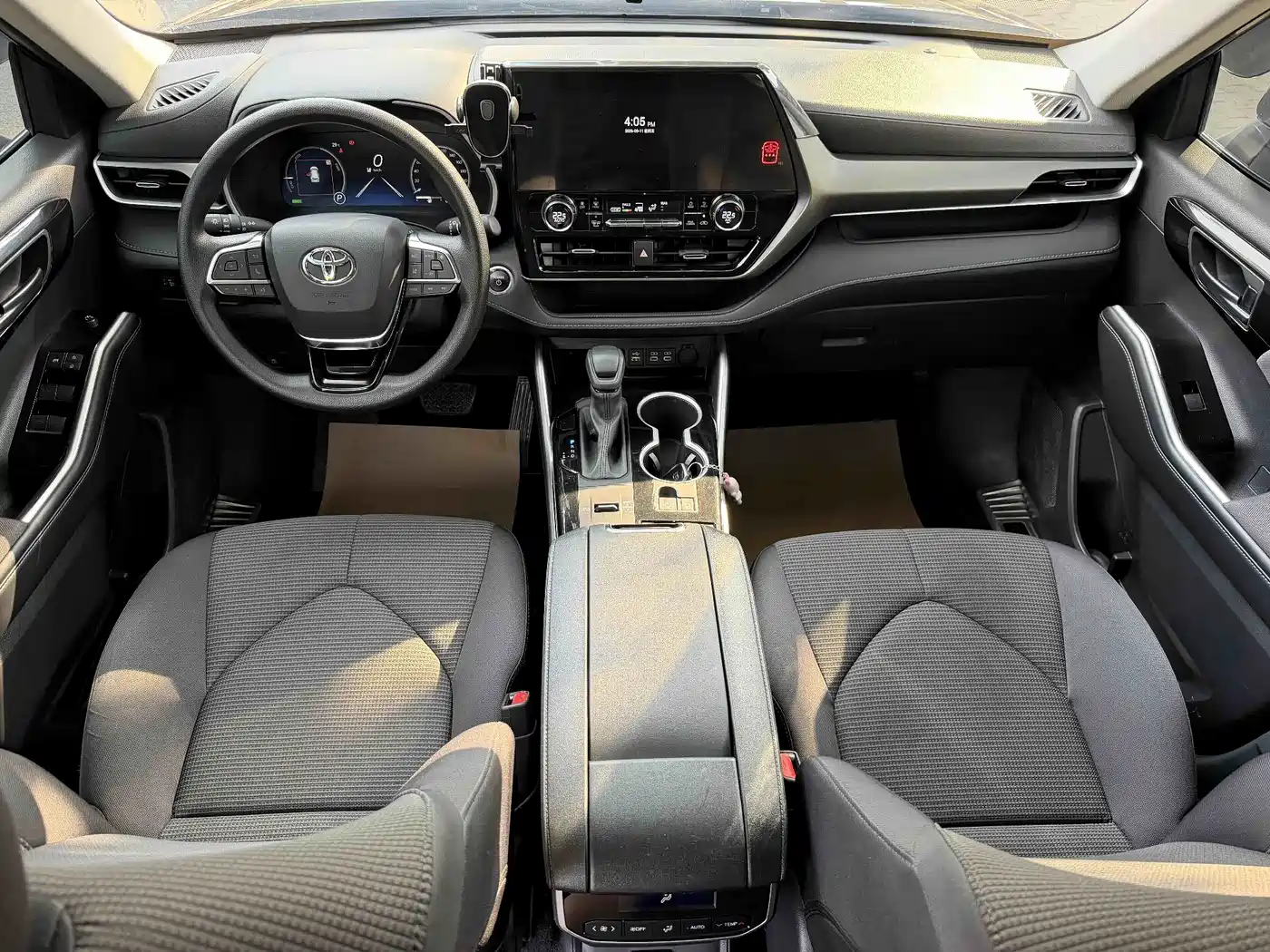 Photo 4 - Toyota Highlander
