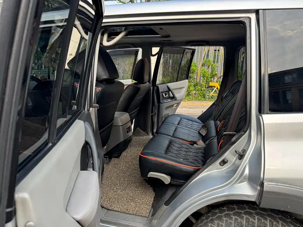 Mitsubishi Pajero 2006 Model 3.0L AT GLX фото 11