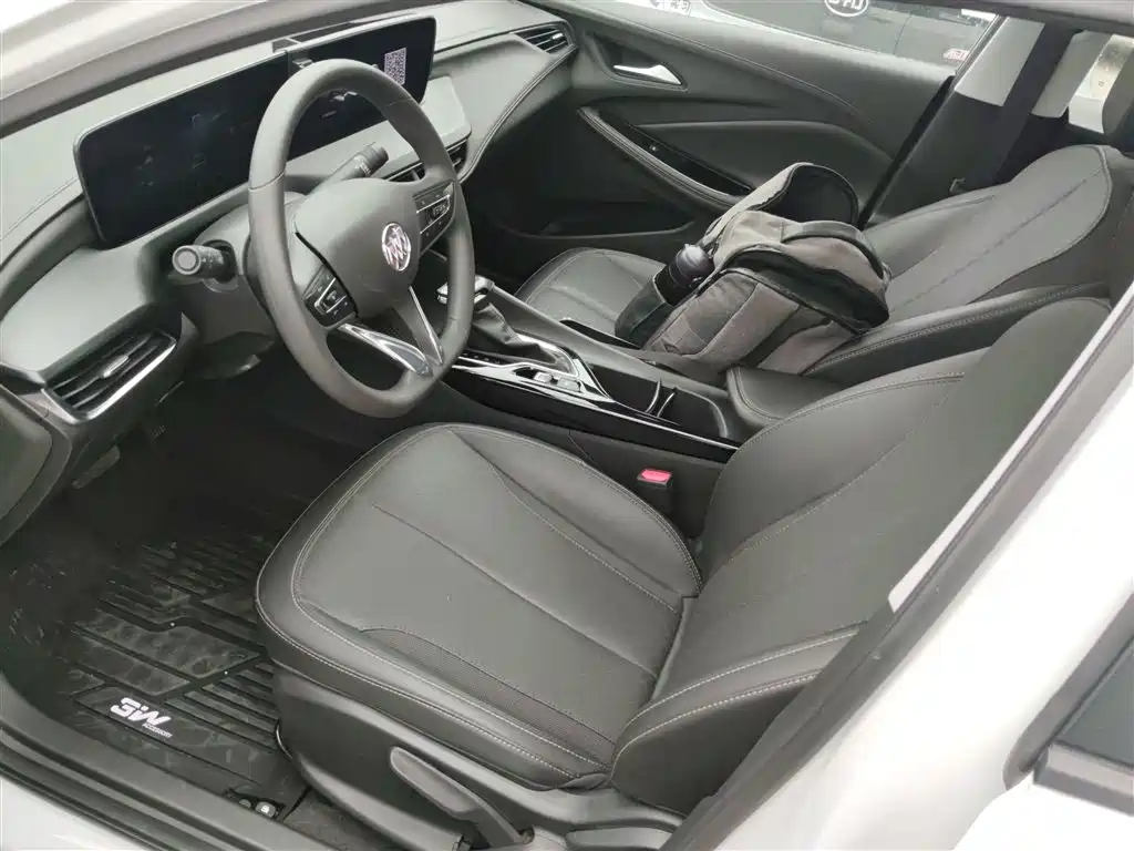 Photo 11 - Buick Verano