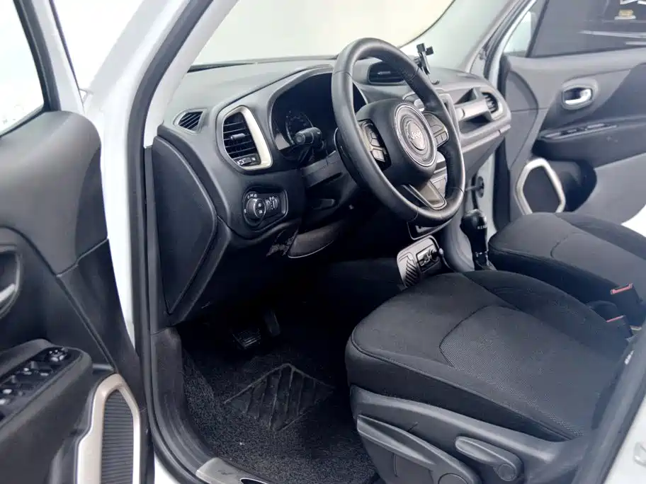 Фото 8 - Jeep Renegade