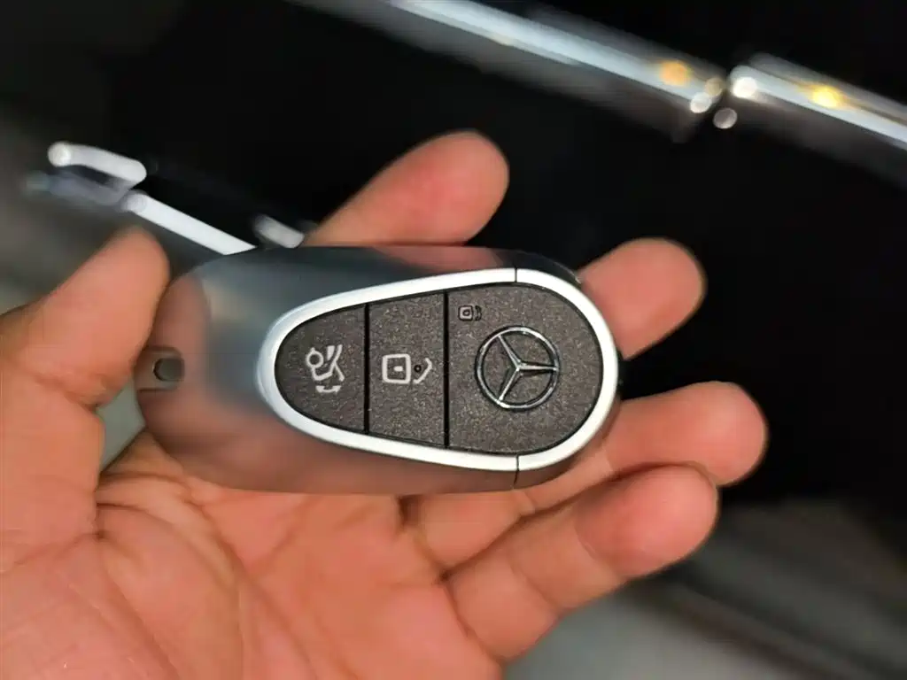 Mercedes-Benz E-Class New Energy 2024 E 350 e L Plug-in Hybrid Sedan фото 9