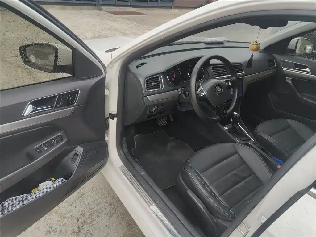 Volkswagen Lavida 2017 1.6L Automatic Comfort Edition фото 12