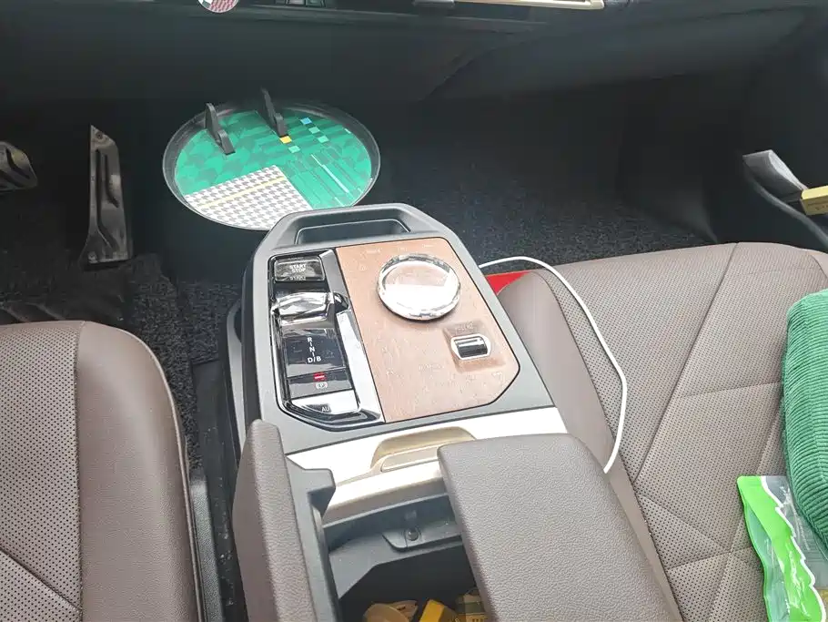 BMW iX 2022 xDrive40 фото 16