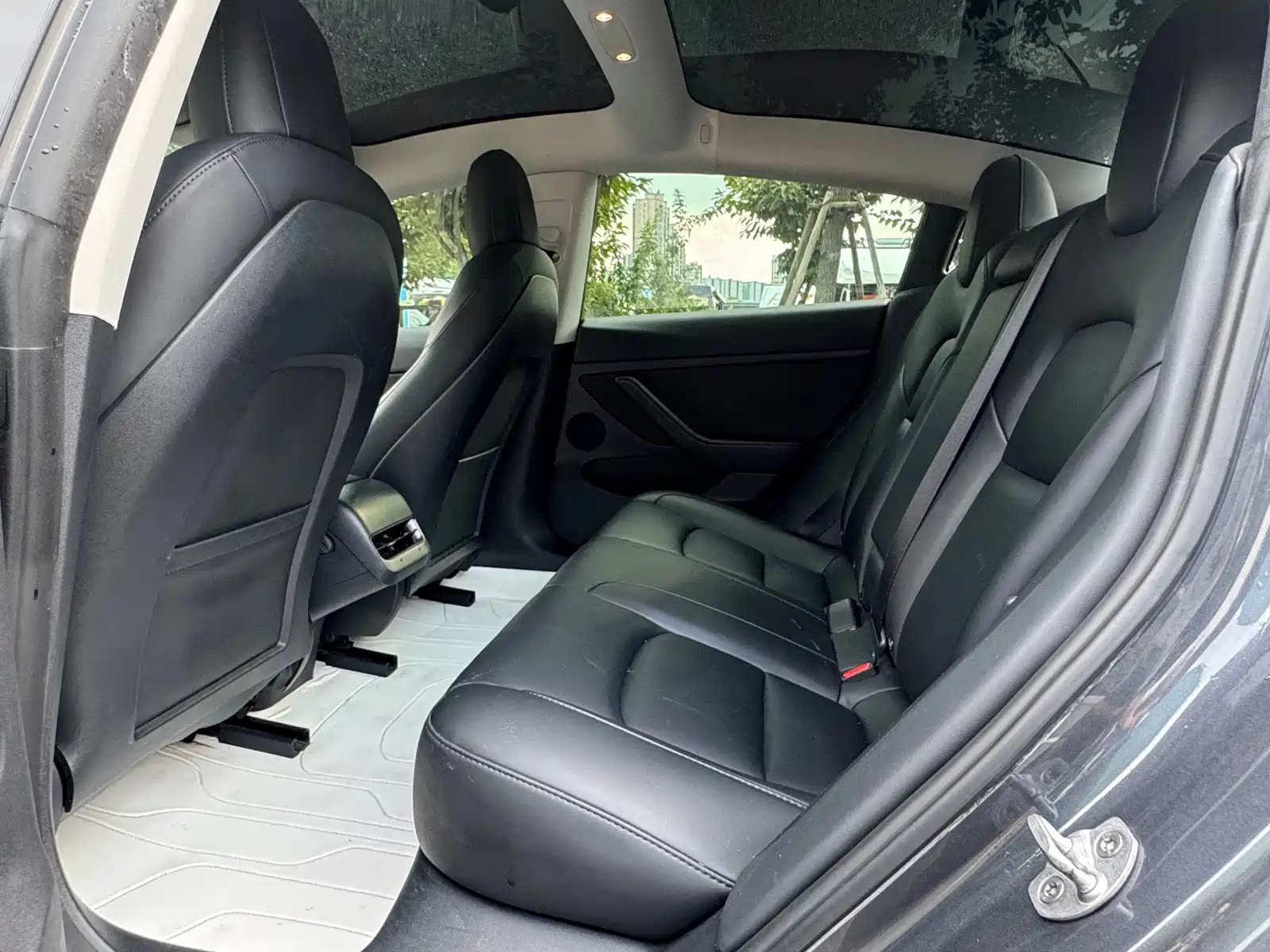 Photo 10 - Tesla Model 3