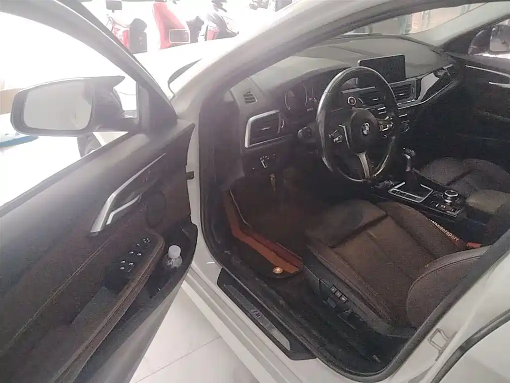 BMW 1 Series 2019 118i M Sport Package фото 16