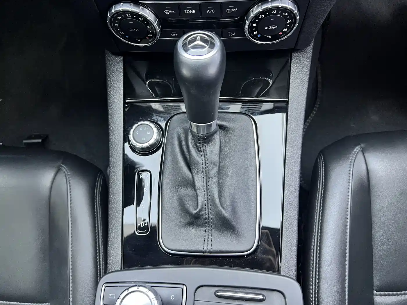 Mercedes-Benz C-Class AMG 2012 AMG C 63 Coupe Dynamic фото 6