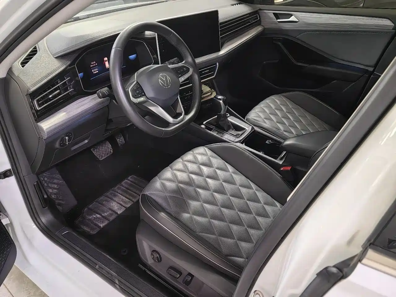 Volkswagen Sagitar 2023 280TSI DSG Surpass Plus Edition фото 4
