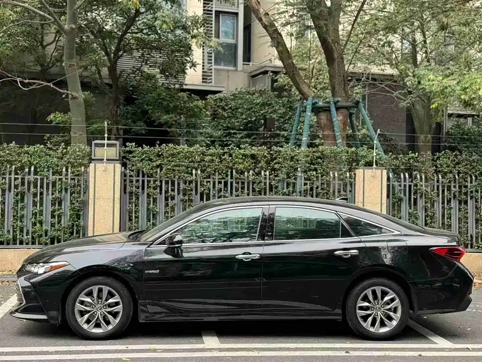 Toyota Avalon 2019 Hybrid 2.5L Luxury Edition China VI фото 4