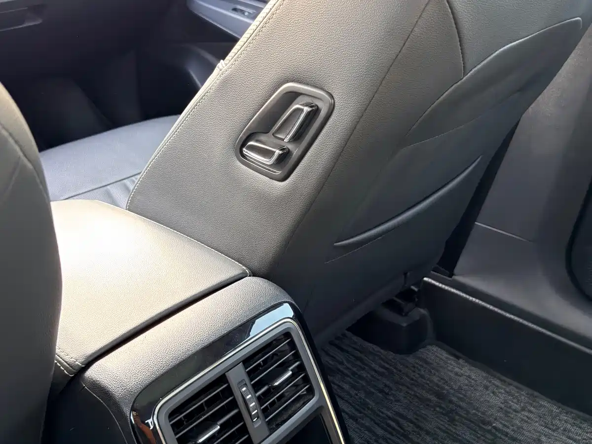 Фото 14 - Volkswagen Passat
