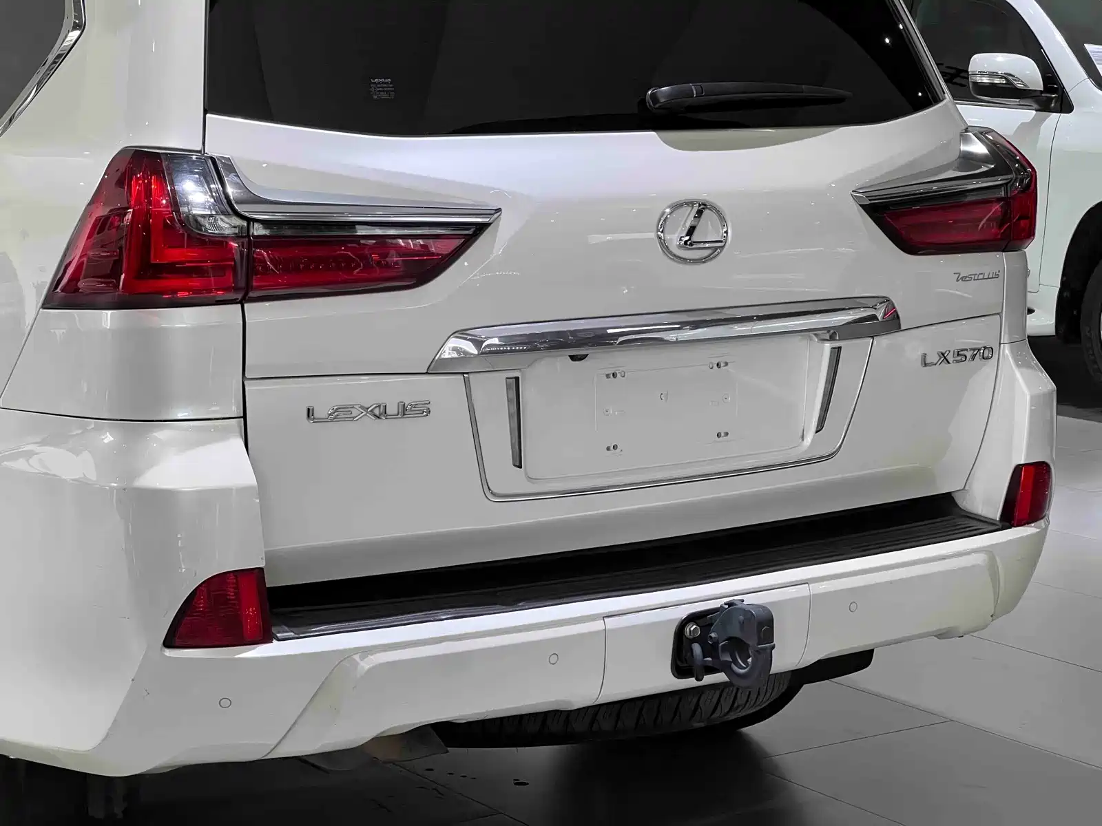 Photo 8 - Lexus LX
