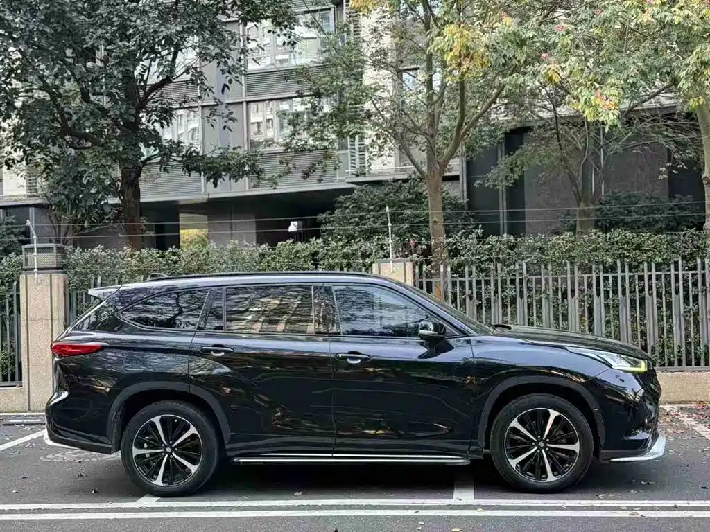 Toyota Crown Kluger 2022 2.0T 4WD Sporty Edition фото 3