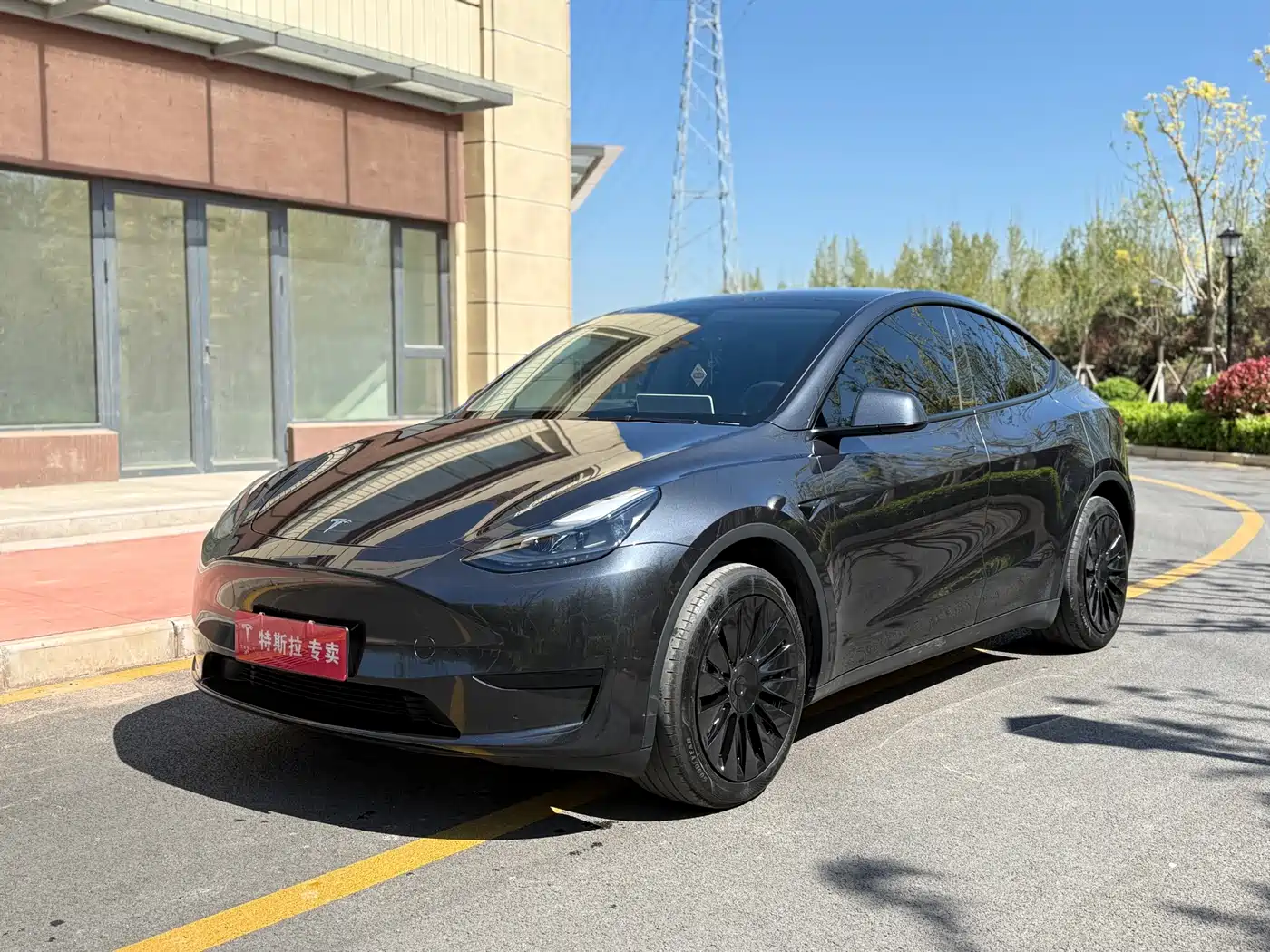 TESLA MODEL Y
